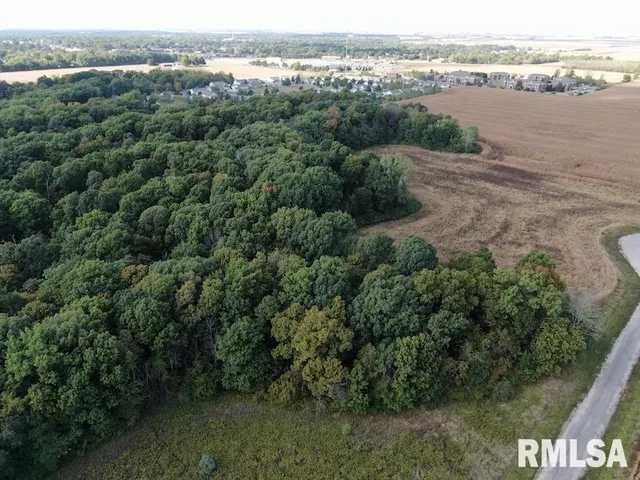 $215,000 | Buxton Wood Drive, Charleston, IL 61920