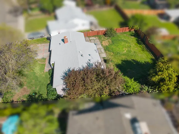 a view of a houses with a yard