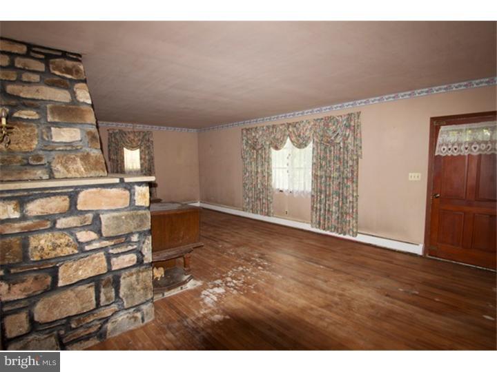 34 Heffner Road Limerick, PA 19468 - Photo 4 of 12 Living Room