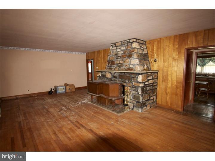 34 Heffner Road Limerick, PA 19468 - Photo 5 of 12 Living Room