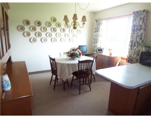 905 Wilhelm Road Hermitage, PA 16148 - Photo 4 of 5 Dining Room.