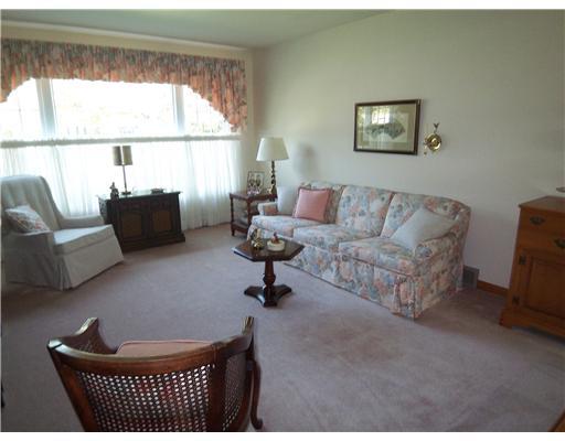 905 Wilhelm Road Hermitage, PA 16148 - Photo 5 of 5 Living Room.