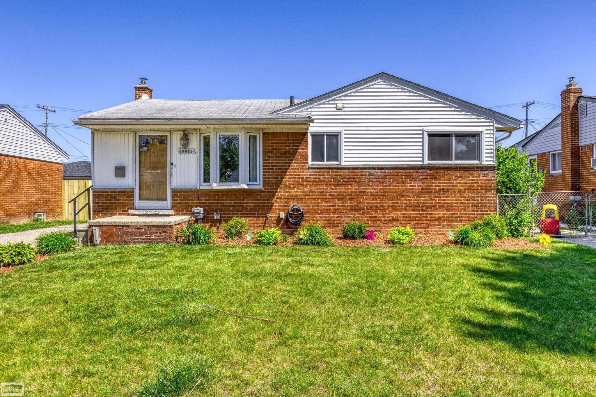 18029 Rainbow Road Fraser, MI 48026 - Photo 1 of 28