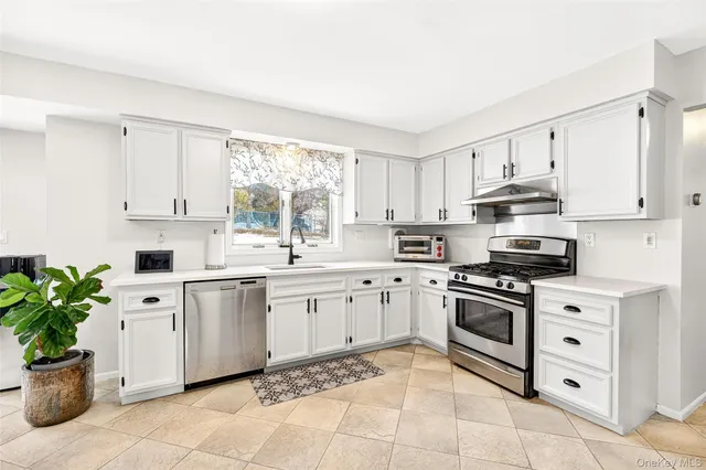 $925,000 | 8 Lynch Court, Garnerville, NY 10923