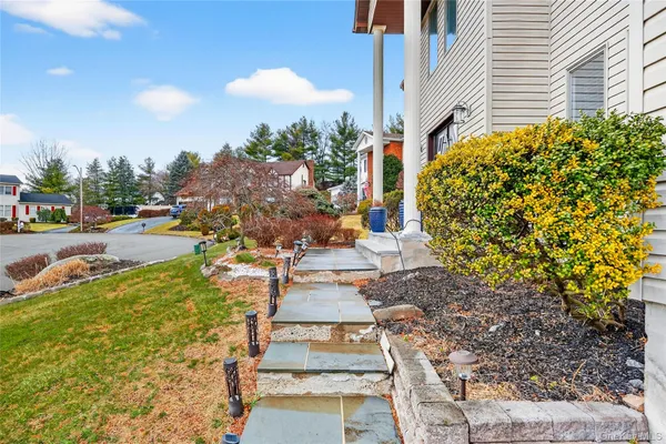 $875,000 | 8 Lynch Court, Garnerville, NY 10923