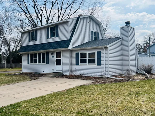 $350,000 | 1948 Lakeaires Boulevard, White Bear Lake, MN 55110