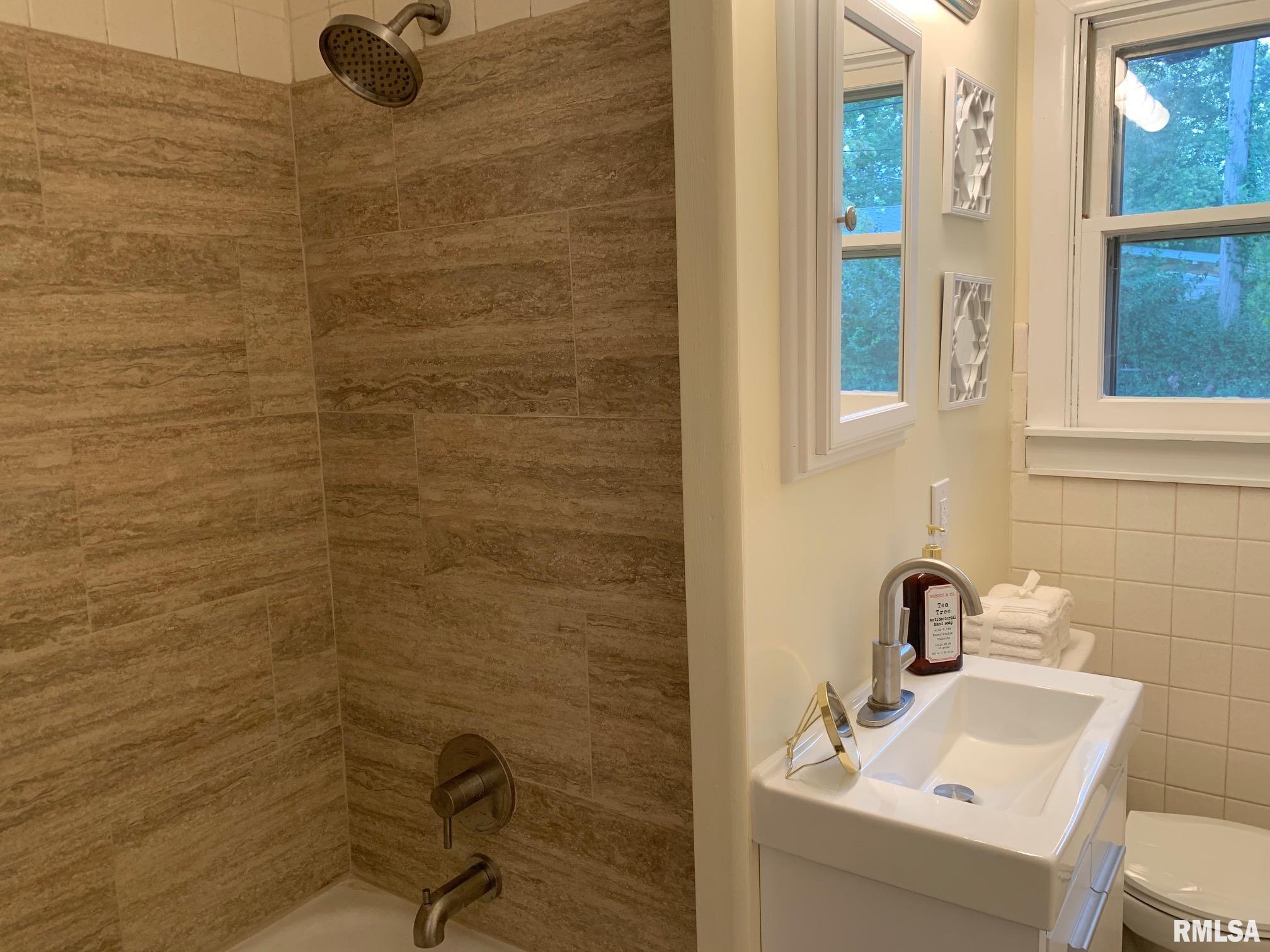 3603 Ivanhoe Drive Springfield, IL 62703 - Photo 14 of 27 Gallery Image 14