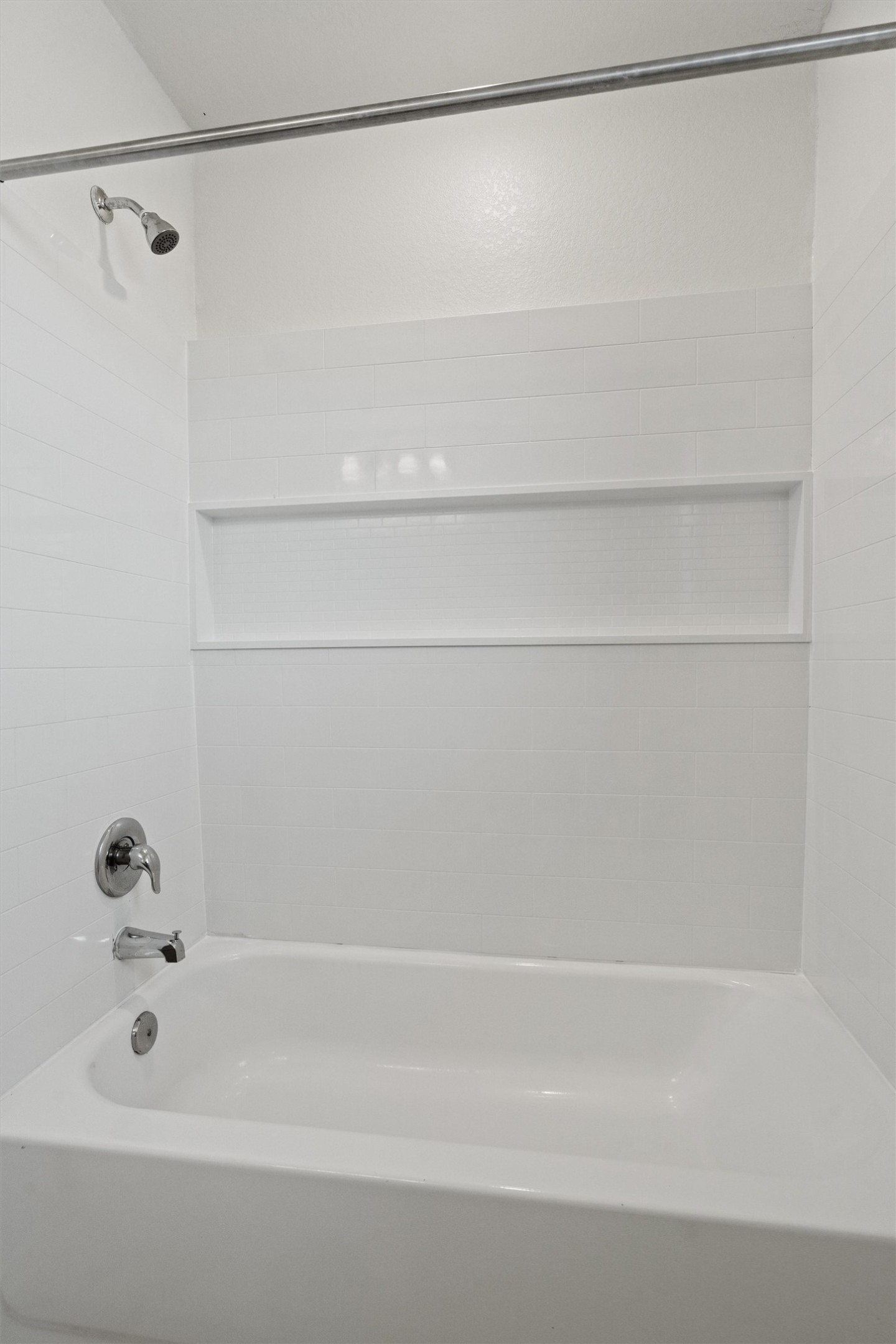 1901 Bogata Lane Leander, TX 78641 - Photo 31 of 40 Full bathroom with shower / washtub combination