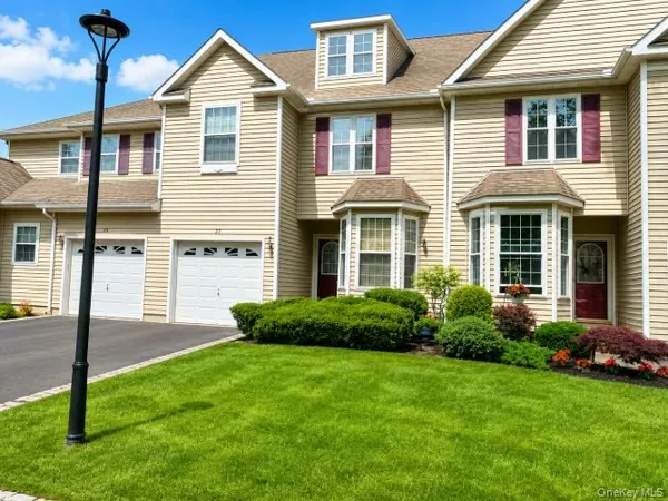 $749,000 | 27 Snowdance Lane, Nesconset, NY 11767