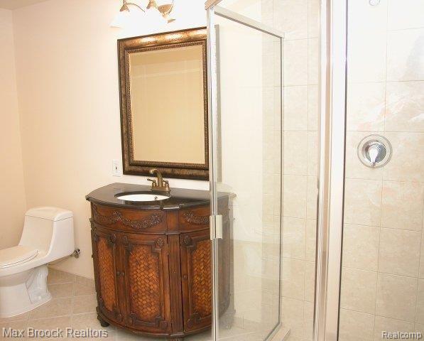 3920 Elk Drive Rochester, MI 48306 - Photo 18 of 25 LOWER LEVEL BATH