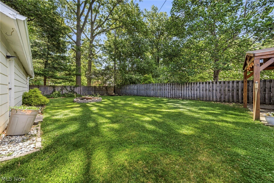 8225 Dartmoor Road Mentor, OH 44060 - Photo 7 of 32
