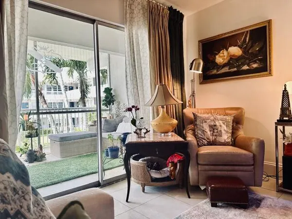 $179,000 | 1150 Northwest 30th Court, Unit 203, Wilton Manors, FL 33311