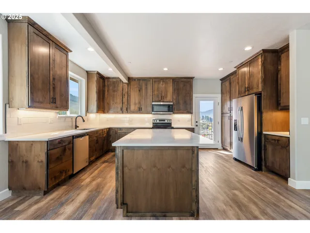 $550,000 | 662 Brooks Loop, Sutherlin, OR 97479