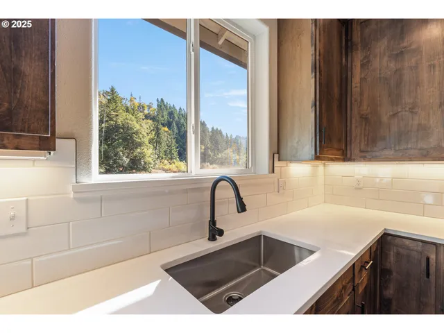 $550,000 | 662 Brooks Loop, Sutherlin, OR 97479