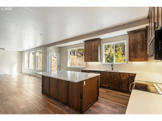 $550,000 | 662 Brooks Loop, Sutherlin, OR 97479