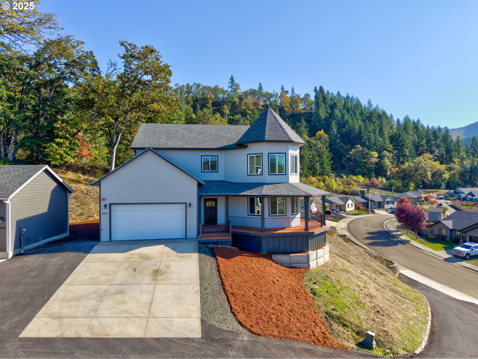 662 Brooks Loop Sutherlin, OR 97479 - Photo 2 of 47
