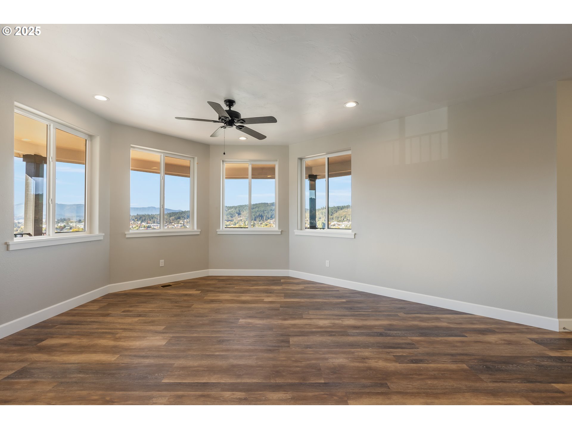 662 Brooks Loop Sutherlin, OR 97479 - Photo 6 of 47