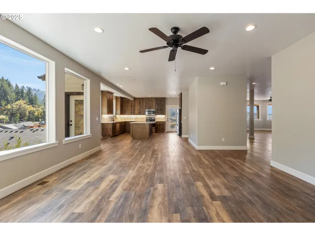 $550,000 | 662 Brooks Loop, Sutherlin, OR 97479