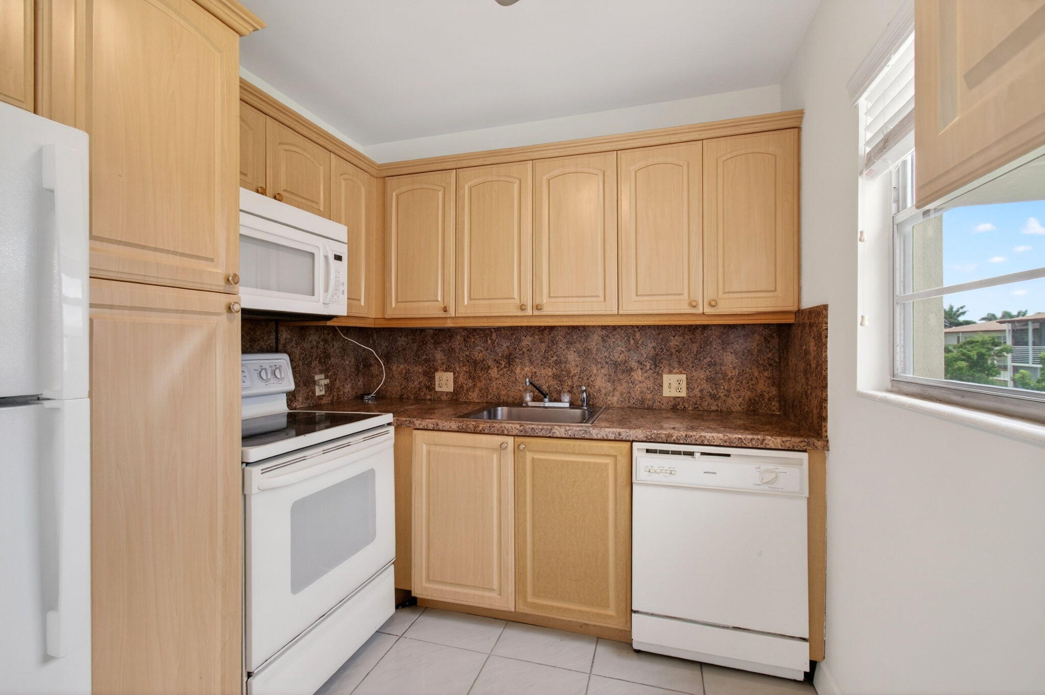 374 Brighton I, Unit 374 Boca Raton, FL 33434 - Photo 17 of 83 Kitchen