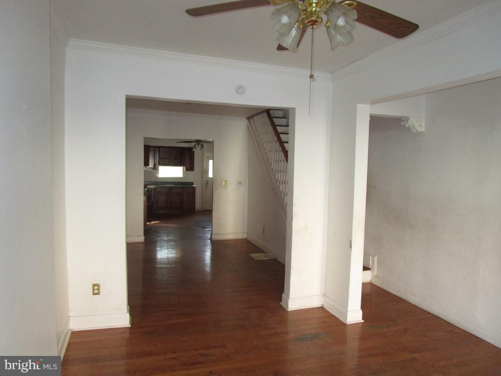 1673 Darley Avenue Baltimore, MD 21213 - Photo 4 of 17 Living Area