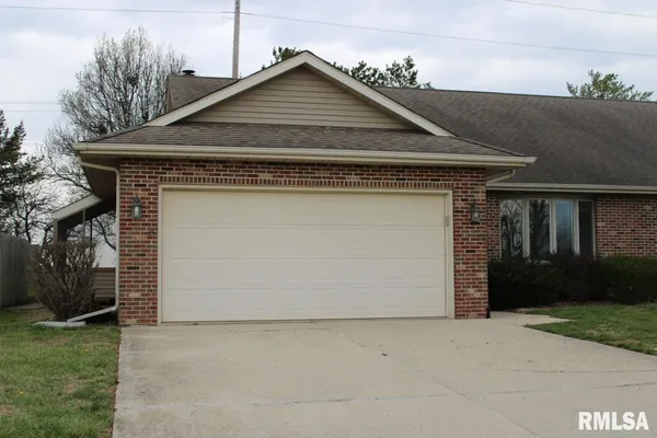 $2,050 | 2807 Cronin Drive, Springfield, IL 62711