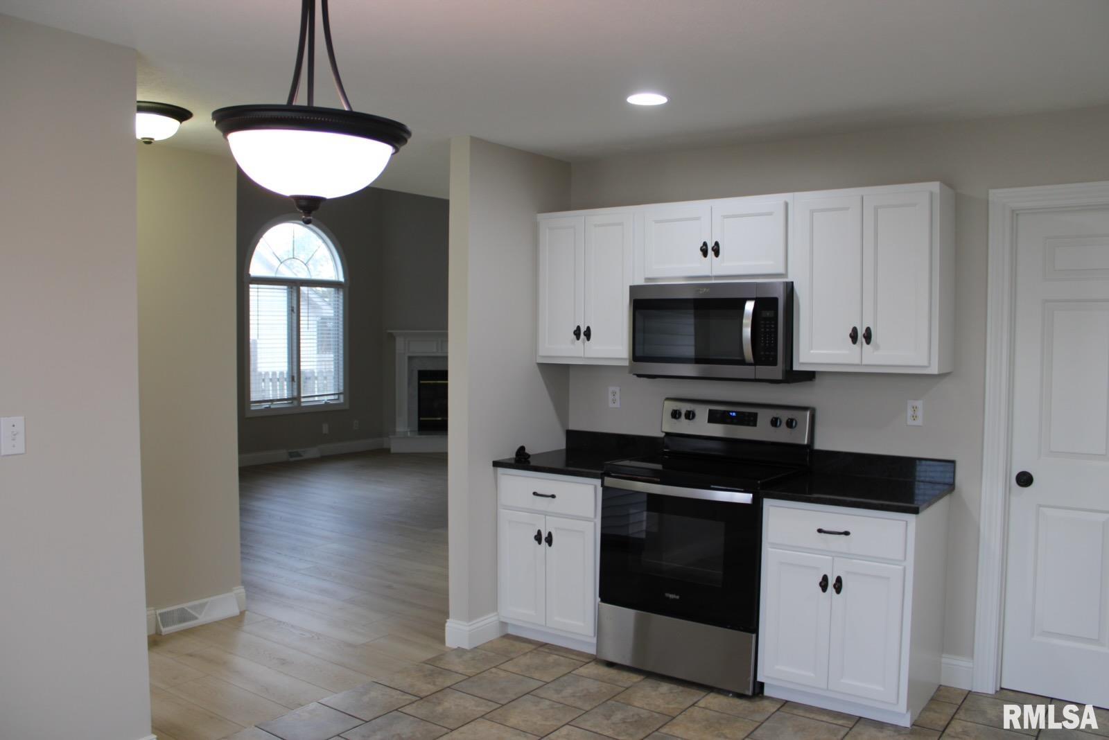 2807 Cronin Drive Springfield, IL 62711 - Photo 5 of 15