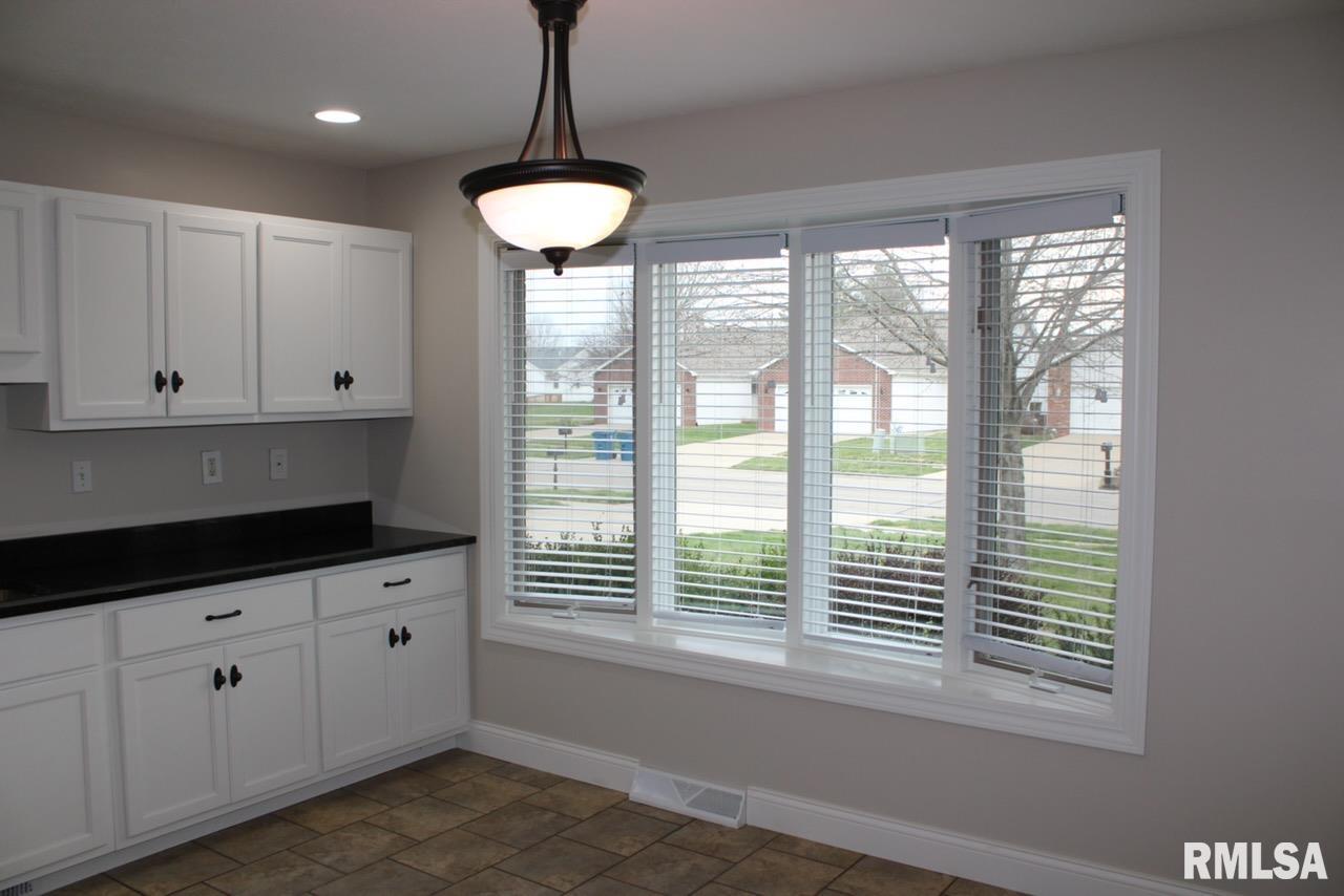 2807 Cronin Drive Springfield, IL 62711 - Photo 6 of 15