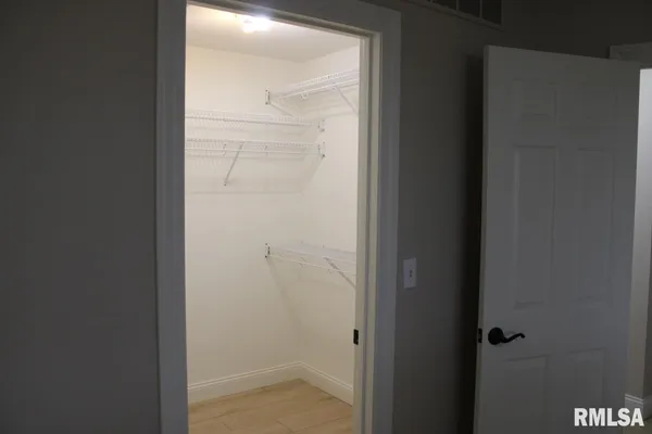 $2,050 | 2807 Cronin Drive, Springfield, IL 62711