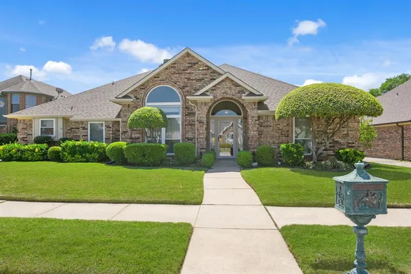 $525,000 | 2509 Fox Glenn Circle, Bedford, TX 76021