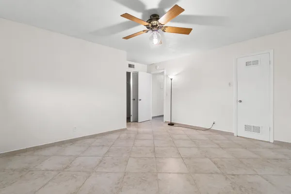 $1,600 | 2615 Northeast 1st Court, Unit 303, Boynton Beach, FL 33435