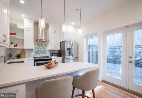 $980,000 | 122 Sanborn Place, Alexandria, VA 22305
