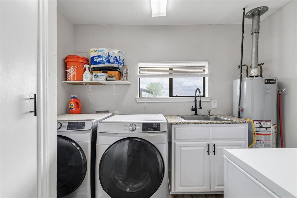 191 Klutts Road McLendon-Chisholm, TX 75032 - Photo 22 of 40 a utility room with sink dryer and washer