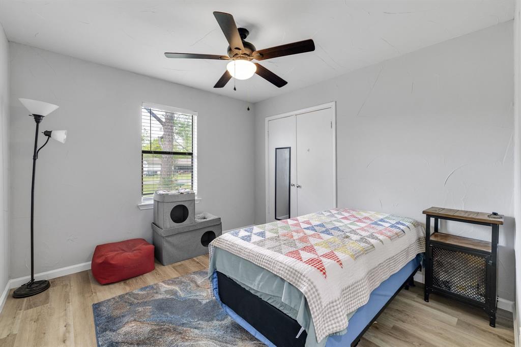 191 Klutts Road McLendon-Chisholm, TX 75032 - Photo 23 of 40 a bedroom with a bed and a window