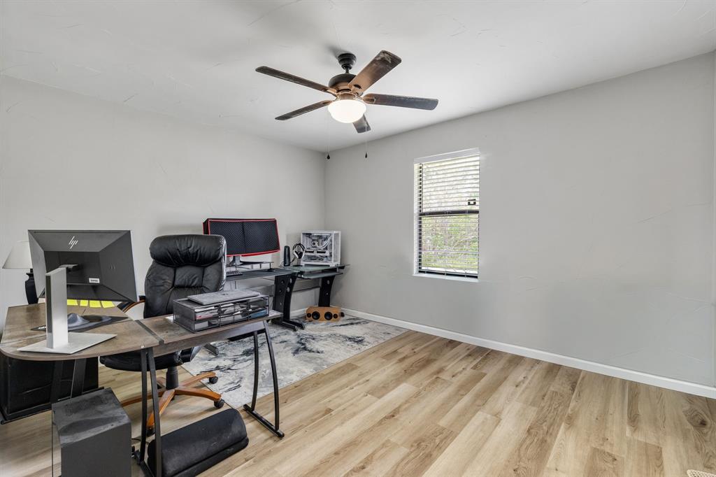 191 Klutts Road McLendon-Chisholm, TX 75032 - Photo 30 of 40 a workspace with furniture and a window