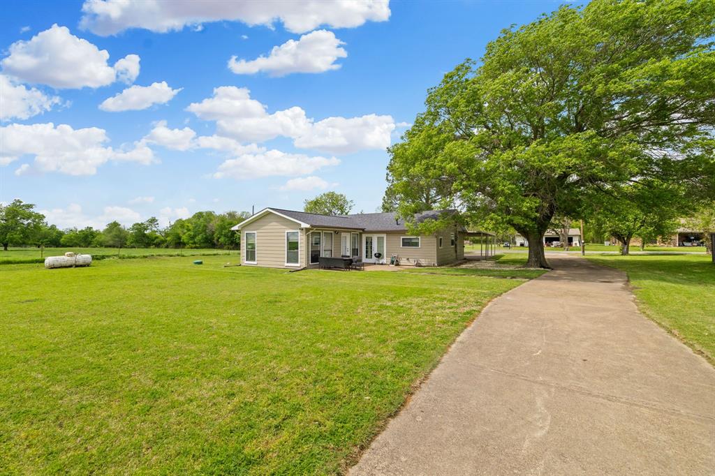 191 Klutts Road McLendon-Chisholm, TX 75032 - Photo 35 of 40 a front view of a house with garden