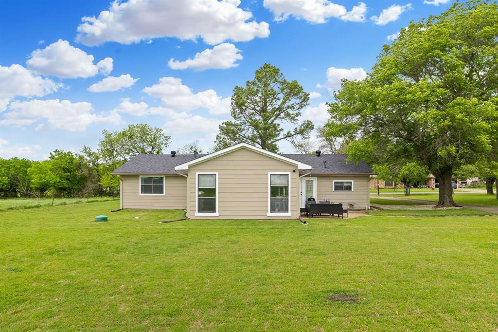191 Klutts Road McLendon-Chisholm, TX 75032 - Photo 37 of 40 a front view of a house with a garden