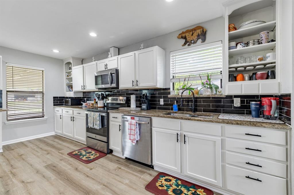 191 Klutts Road McLendon-Chisholm, TX 75032 - Photo 9 of 40 a kitchen with granite countertop white cabinets and white appliances