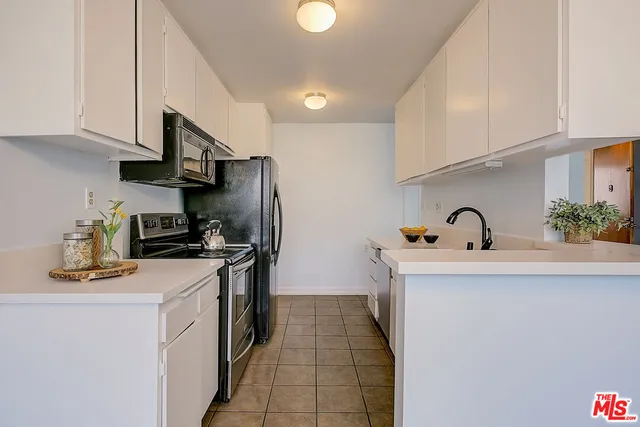 $479,000 | 5950 Canterbury Drive, Unit C210, Culver City, CA 90230