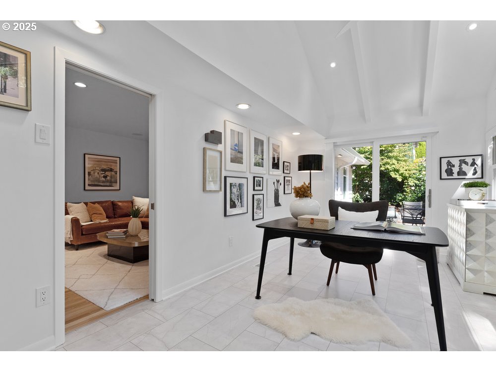 411 Ridgeway Road Lake Oswego, OR 97034 - Photo 14 of 45 Gallery Image 14
