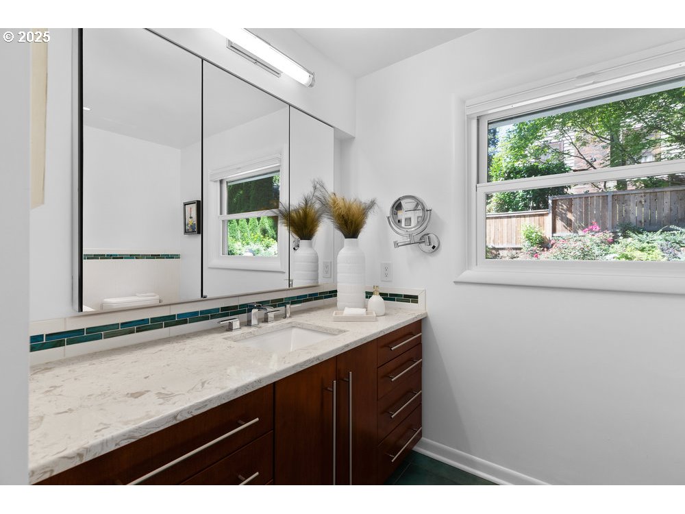 411 Ridgeway Road Lake Oswego, OR 97034 - Photo 33 of 45 Gallery Image 33