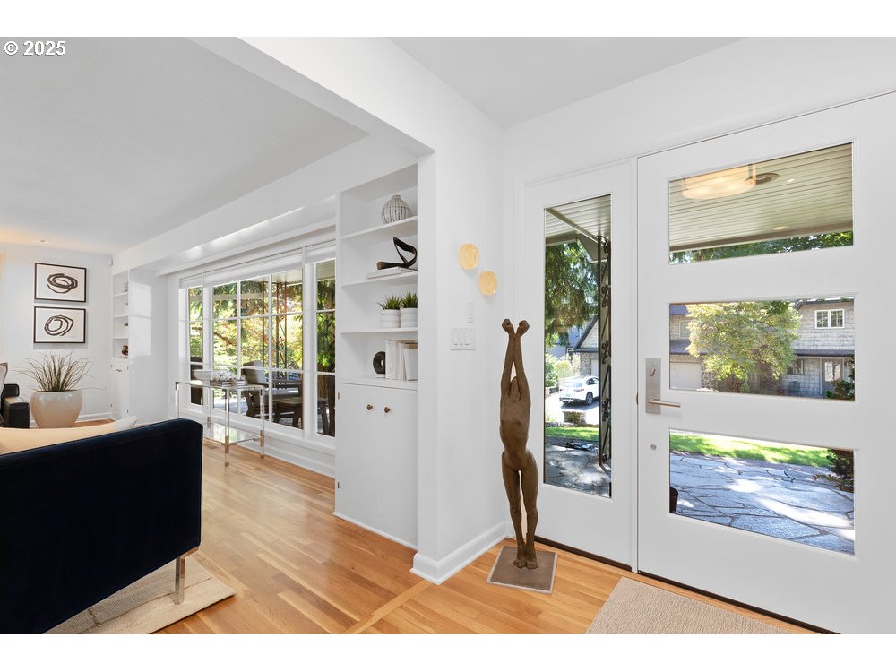 411 Ridgeway Road Lake Oswego, OR 97034 - Photo 4 of 45 Gallery Image 4
