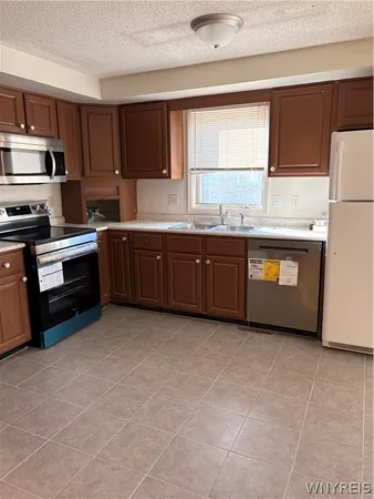 $2,000 | 141 Draden Lane, Unit 141, Amherst, NY 14228