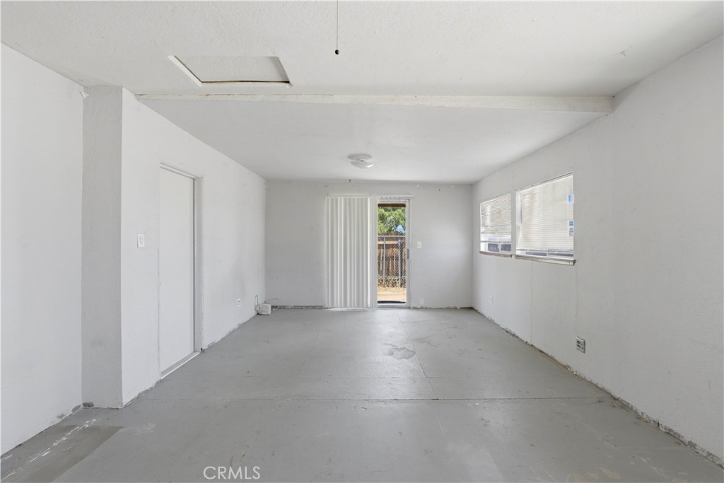 12365 Waynoka Road Apple Valley, CA 92308 - Photo 13 of 36