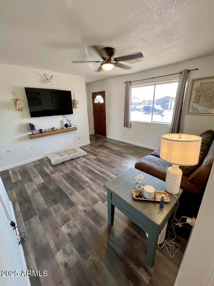 2825 South Mariposa Road Apache Junction, AZ 85119 - Photo 5 of 17 living room
