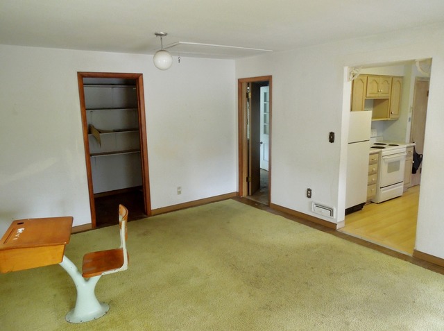 436 Russell Road DeKalb, IL 60115 - Photo 3 of 19