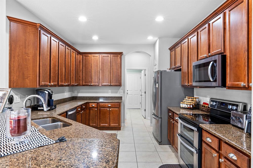 6751 Boulder Run Loop Wesley Chapel, FL 33545 - Photo 17 of 37