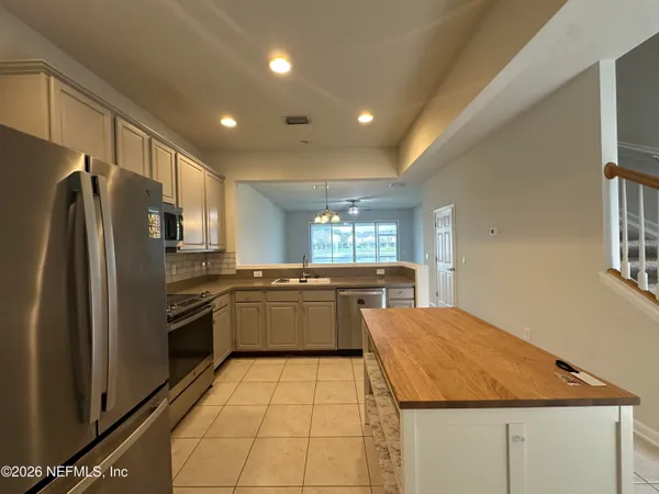 $2,000 | 7034 Roundleaf Drive, Jacksonville, FL 32258