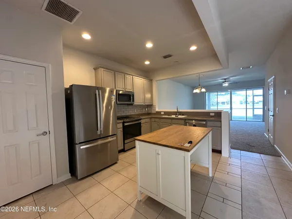 $2,000 | 7034 Roundleaf Drive, Jacksonville, FL 32258