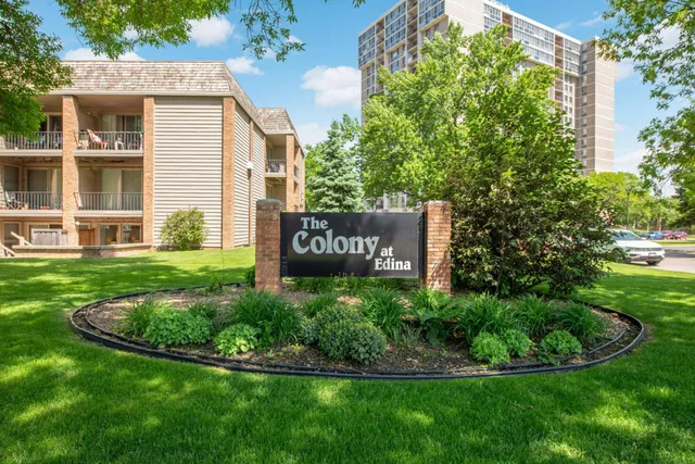 $210,000 | 6301 Barrie Road, Edina, MN 55435