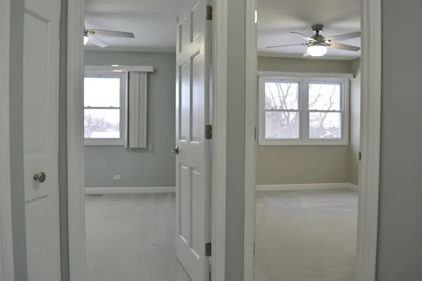 a view of entryway with shower